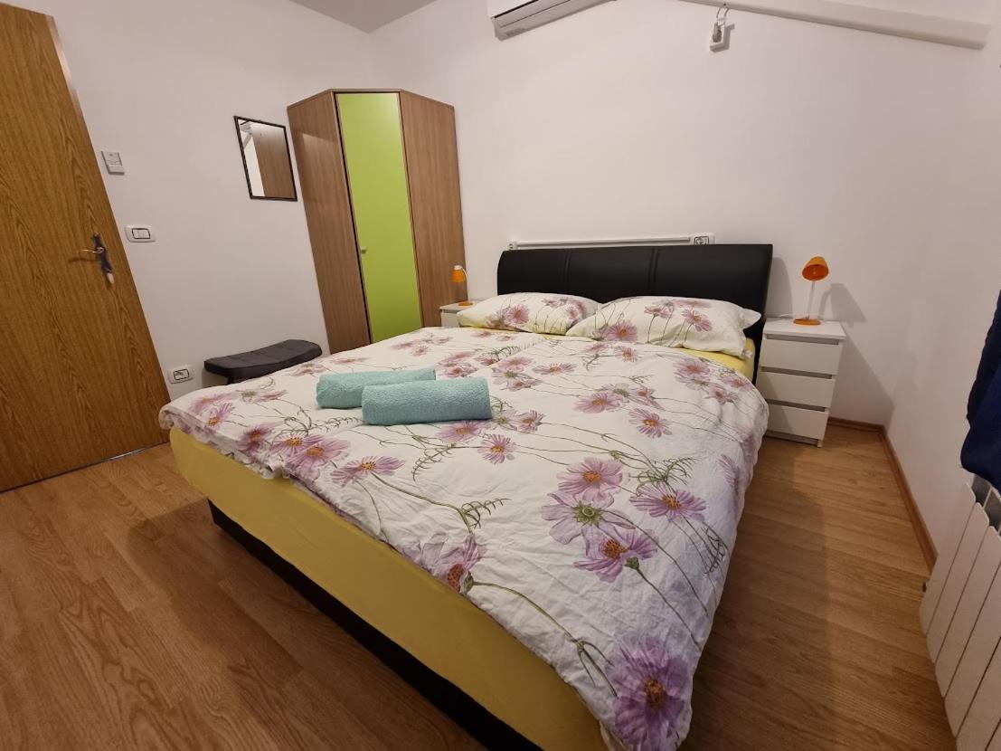 Apartma Patricija - Big Apartment For 6 تولمين المظهر الخارجي الصورة