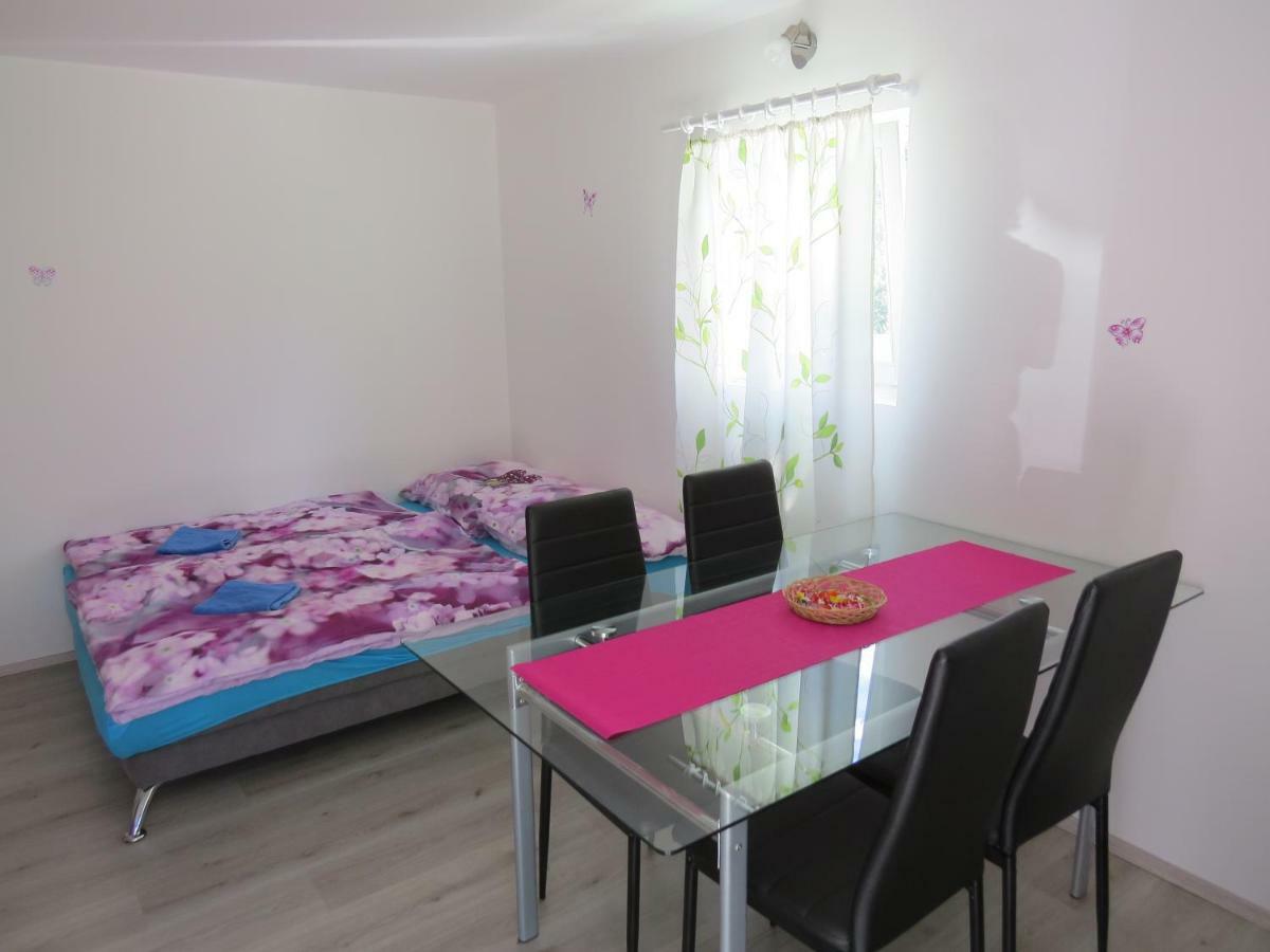 Apartma Patricija - Big Apartment For 6 تولمين المظهر الخارجي الصورة
